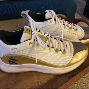 Under Armour Steph Curry Unisex Baksetball Sneakers M 8.5 / W 10 Black and Gold